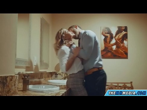 ❤️ Kui rinnakas blondiin võrgutab sind avalikus tualettruumis ❤ Kaunis porno at porn et.naughtyhentai.ru